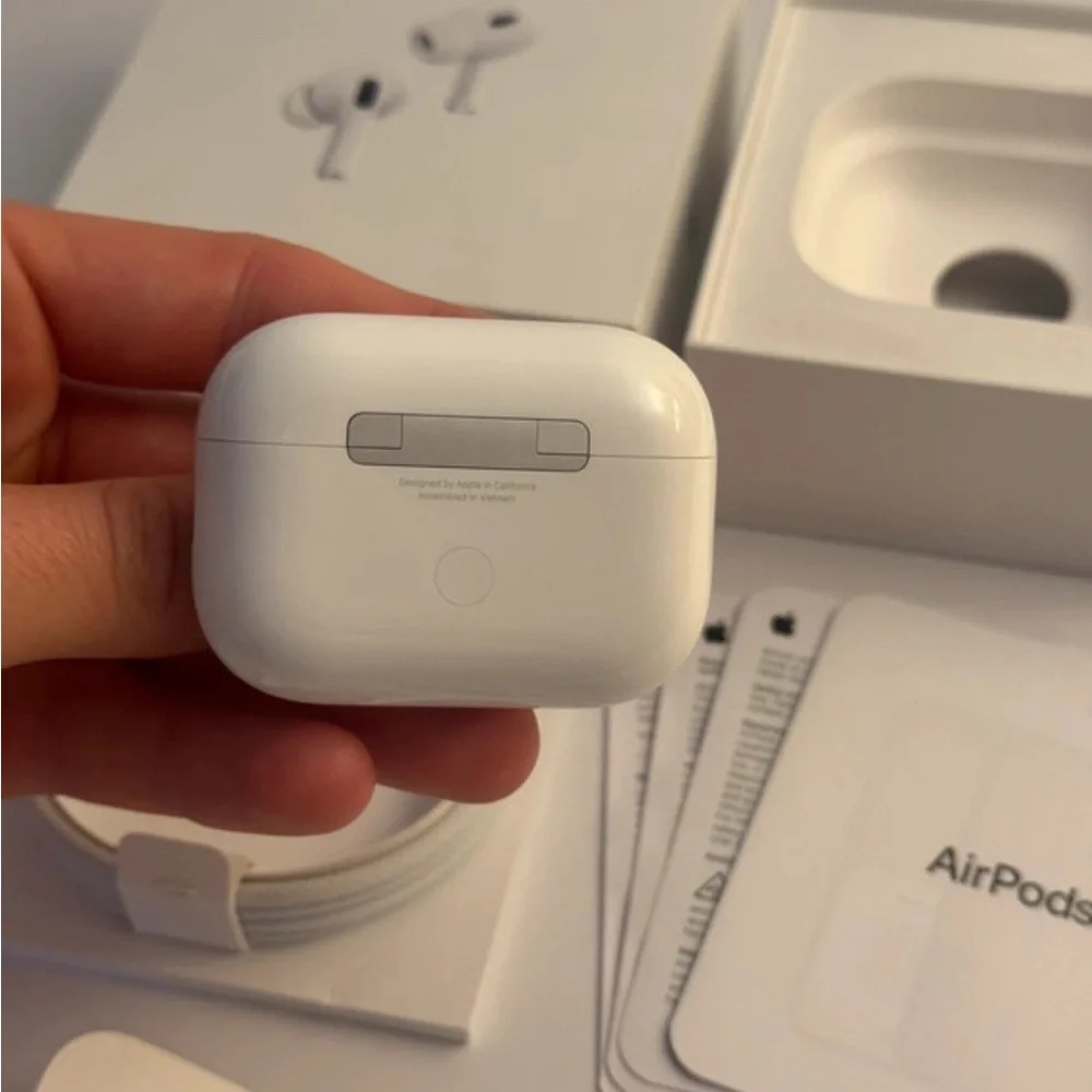 Airpod Pro (2nd Generation) with MagSafe Charging Case (USB-C)